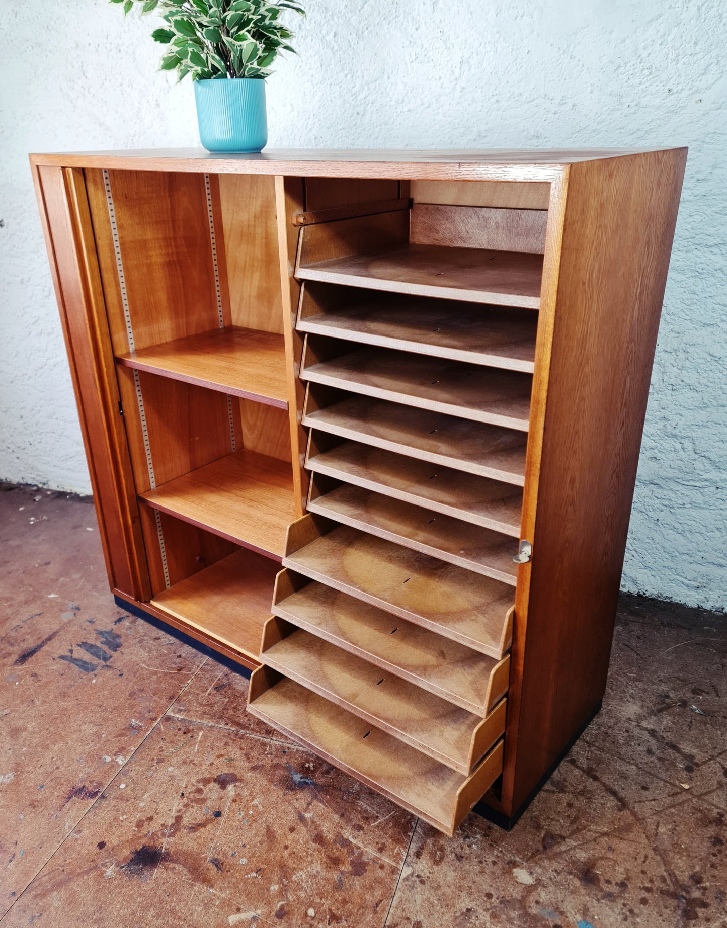 Büroschrank / Rolladenschrank / Archivschrank CH-Post